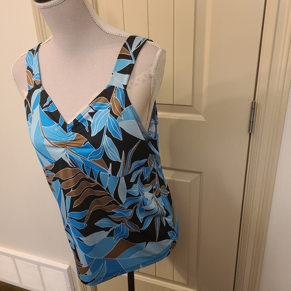 3/$35. Initiatives Tank Top. Good condition. - Picture 7 of 7